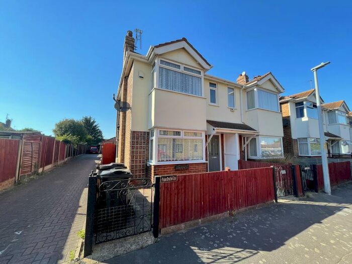 3 Bedroom End Of Terrace House To Rent In Warwick Road, Clacton-On-Sea, CO15