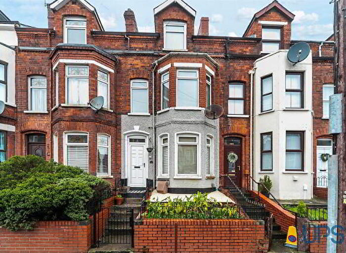 4 Bedroom Mid Terraced House For Sale In Clifton Crescent, Belfast, BT14