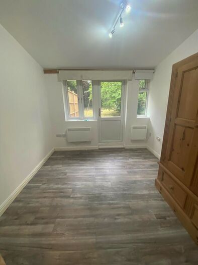 2 Bedroom Apartment To Rent In Hungerford Road, Camden, N7