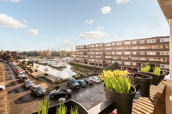 3 Bedroom Flat To Rent In Romulus Court, Brentford Dock, TW8