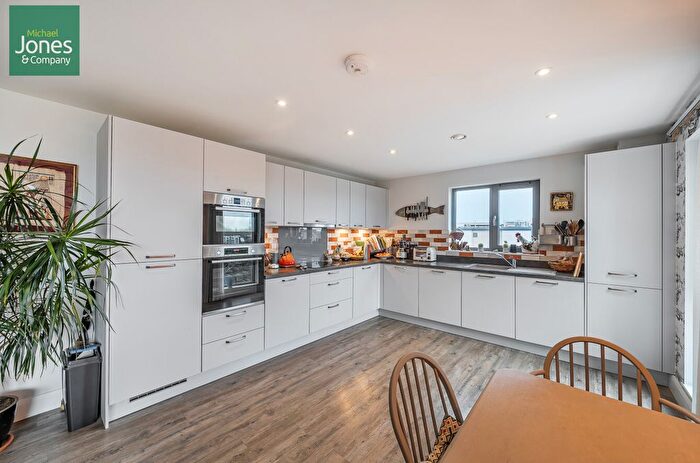 2 Bedroom Flat To Rent In South Street, Lancing, West Sussex, BN15