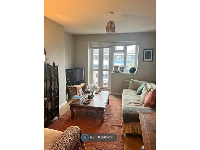 1 Bedroom Flat To Rent In Sylvia Court, London, N1