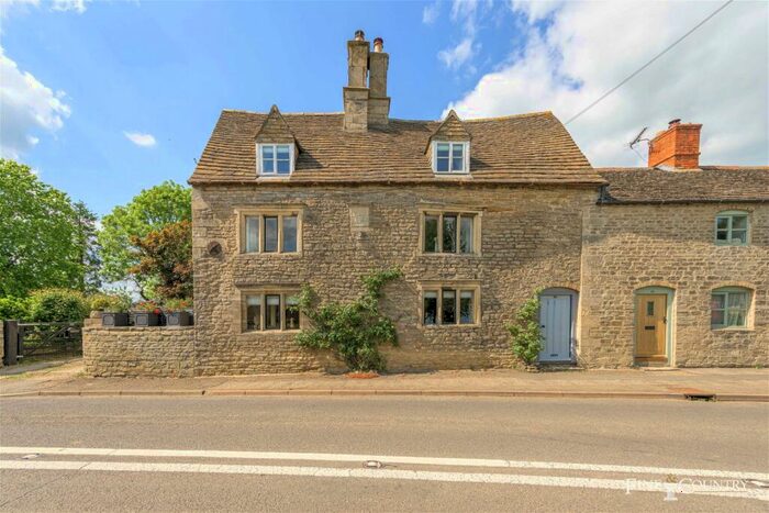 4 Bedroom Semi-Detached House For Sale In Upper Benefield, PE8
