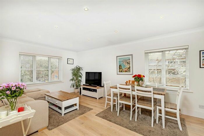 2 Bedroom Flat To Rent In Beaumont Court, Edge Hill, Wimbledon, SW19