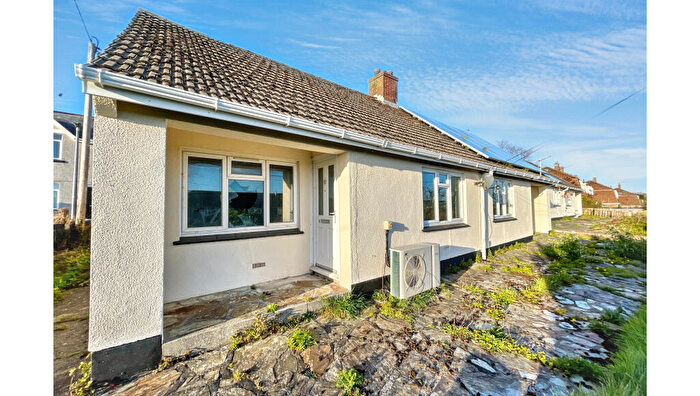 4 Bedroom Bungalow For Sale In - Highfield Close, St Austell, Cornwall, PL25