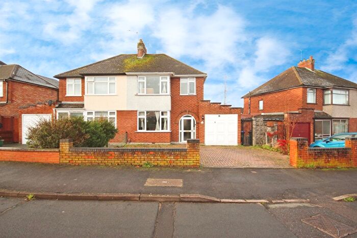 3 Bedroom Semi Detached House For Sale In Whitmore Road, Leamington Spa, CV31