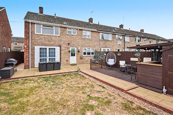 4 Bedroom Semi Detached House For Sale In Canford Green, Corby, NN18
