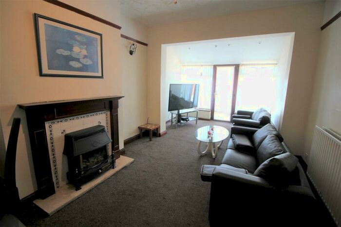 6 Bedroom Semi-Detached House To Rent In **&#pppw Excluding** Harlaxton Drive, Lenton, NG7