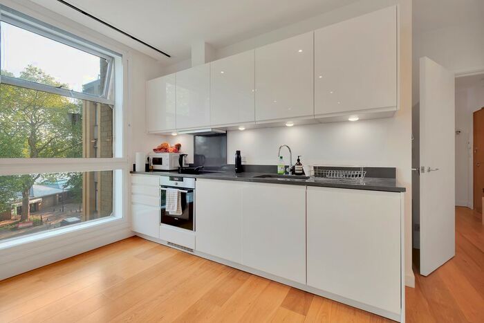 1 Bedroom Flat To Rent In Highbury Crescent, Highbury, London, N5