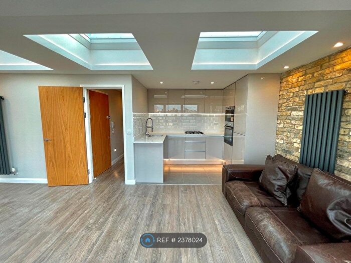 2 Bedroom Flat To Rent In Lavender Hill, London, SW11