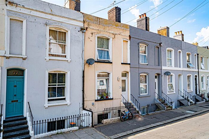 1 Bedroom Flat For Sale In Stonefield Road, Hastings, TN34