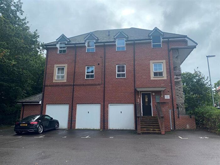 2 Bedroom Apartment To Rent In William Mitchell Court, Sparrowhawk Place, Hatfield, AL10