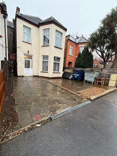 1 Bedroom Studio To Rent In Kenton Avenue, Harrow, HA1