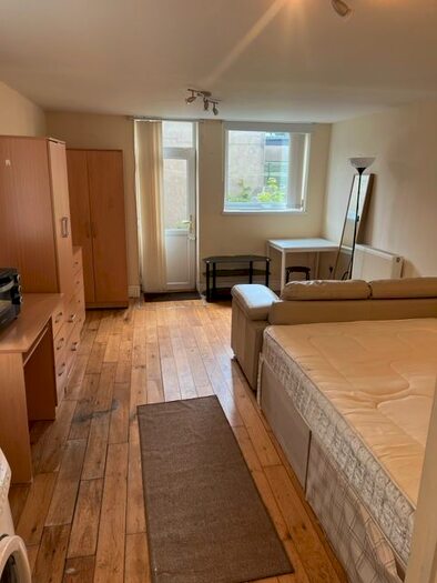 Studio To Rent In Woodville Road, Cardiff, CF24