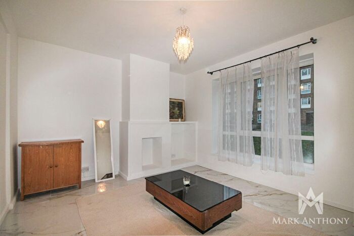 2 Bedroom Flat To Rent In Somerford Grove Estate, London, N16