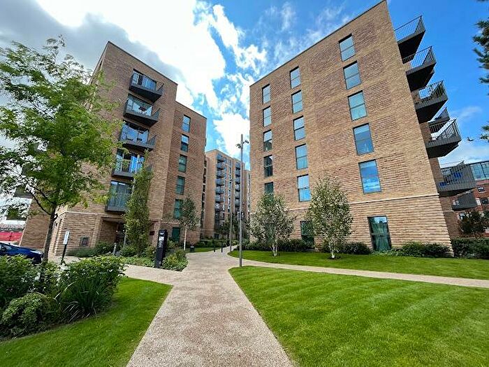 2 Bedroom Apartment To Rent In Memorial Avenue, Slough, SL1