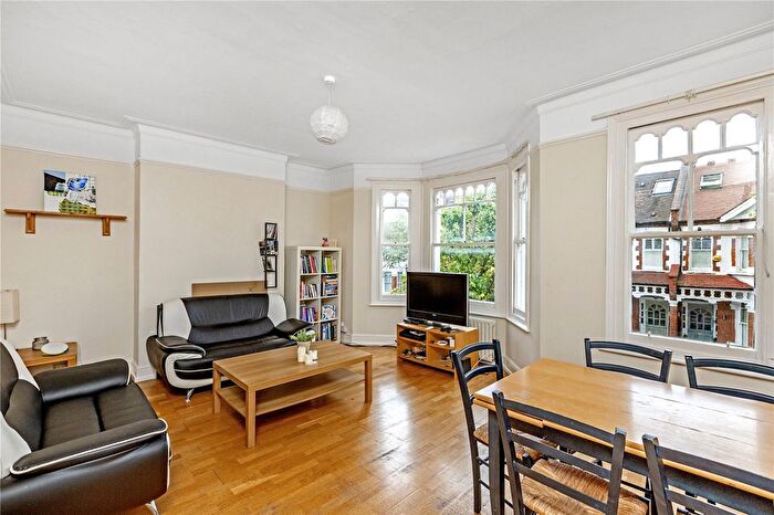 3 Bedroom Flat To Rent In Bowood Road, London, SW11