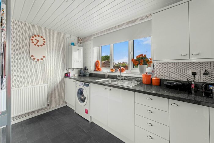 2 Bedroom Detached Bungalow For Sale In Oak Close, Ingoldmells, PE25