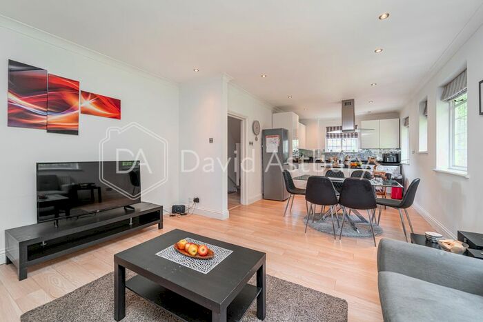 3 Bedroom Flat To Rent In Lyttelton Road, Hampstead Garden Suburb, London, N2