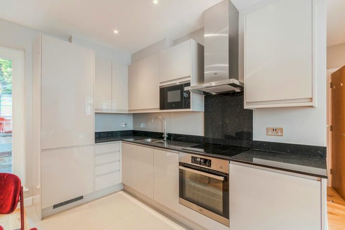 2 Bedroom Flat To Rent In Earls Court Road, London, SW5