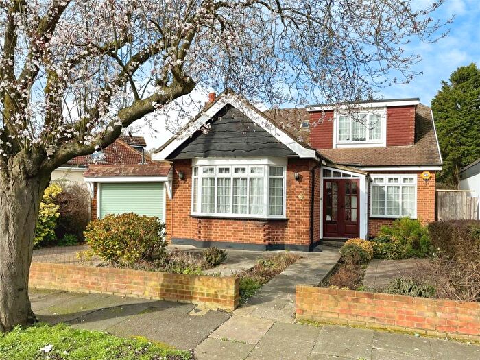 4 Bedroom Bungalow For Sale In Tay Way, Romford, RM1