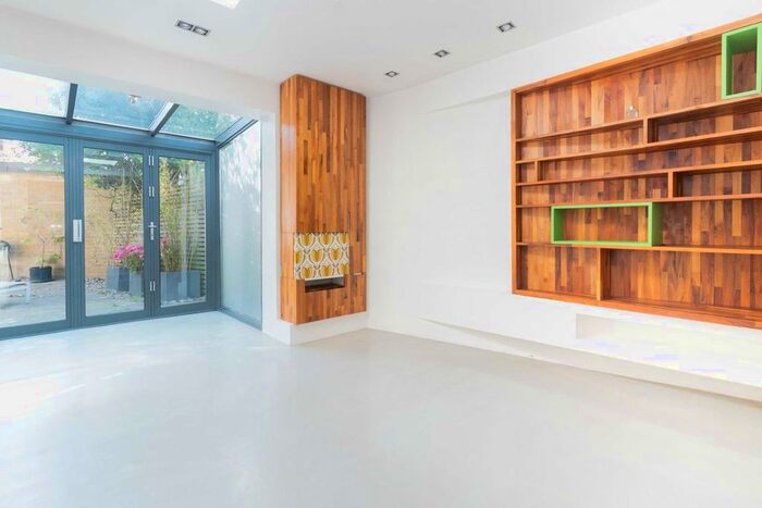 1 Bedroom Flat To Rent In Grafton Road, London, W3