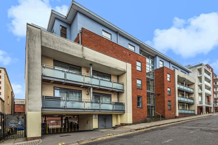 2 Bedroom Apartment To Rent In High Wycombe, Buckinghamshire, HP13