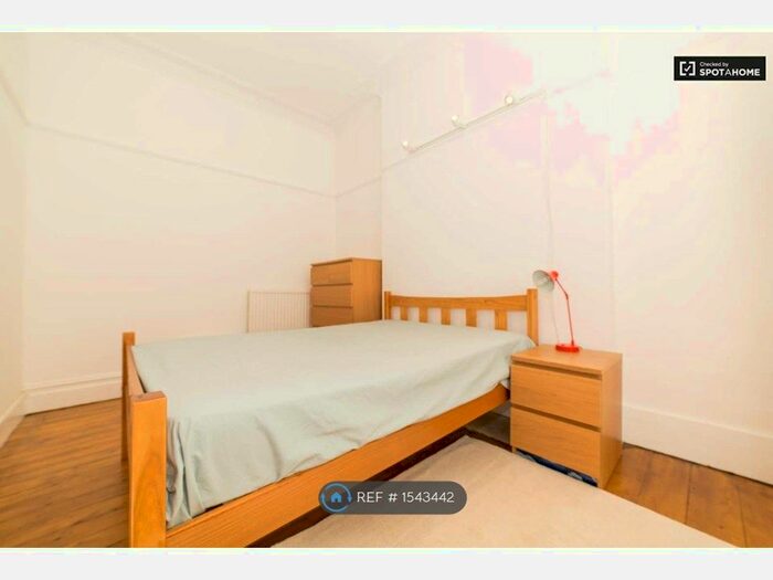 3 Bedroom Flat To Rent In Old Brompton Road, London, SW5