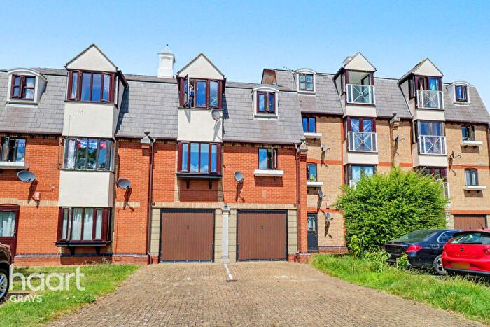 2 Bedroom Flat For Sale In Jetty Walk, Grays, RM17