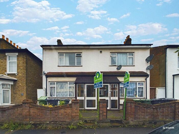 2 Bedroom Flat To Rent In Salisbury Road, Walthamstow, London, E17