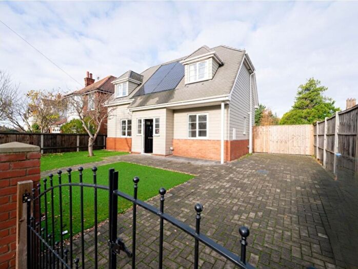 2 Bedroom Detached House For Sale In Fairfield Avenue, Felixstowe, IP11