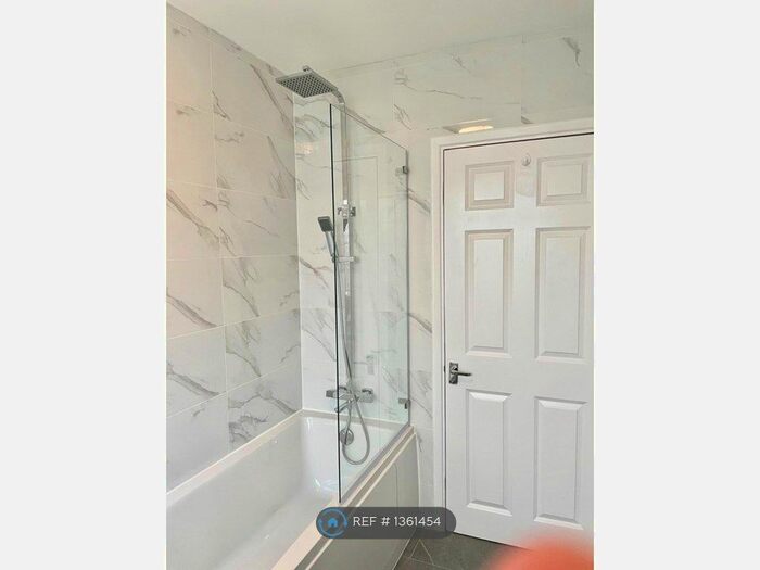 2 Bedroom Flat To Rent In North Finchley, London, N12