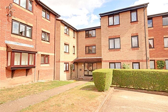 1 Bedroom Flat For Sale In Magpie Close, Enfield, EN1