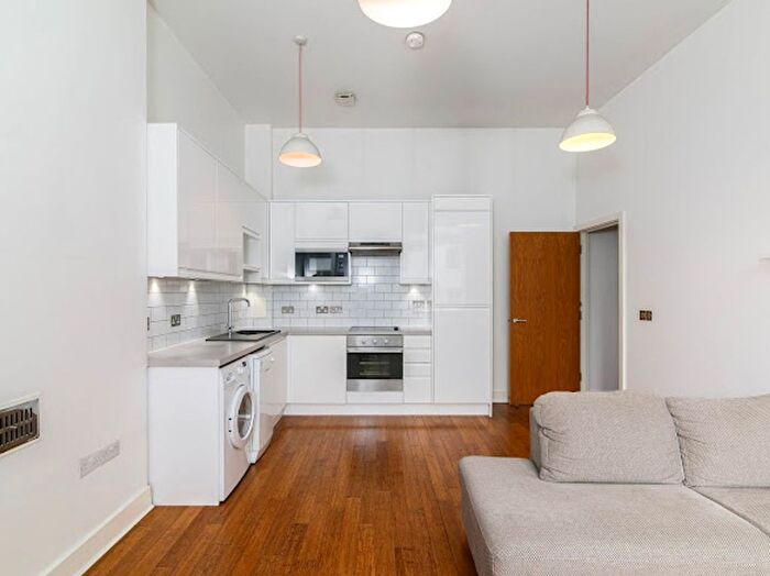 2 Bedroom Flat To Rent In Commercial Road, East End Mission, E1