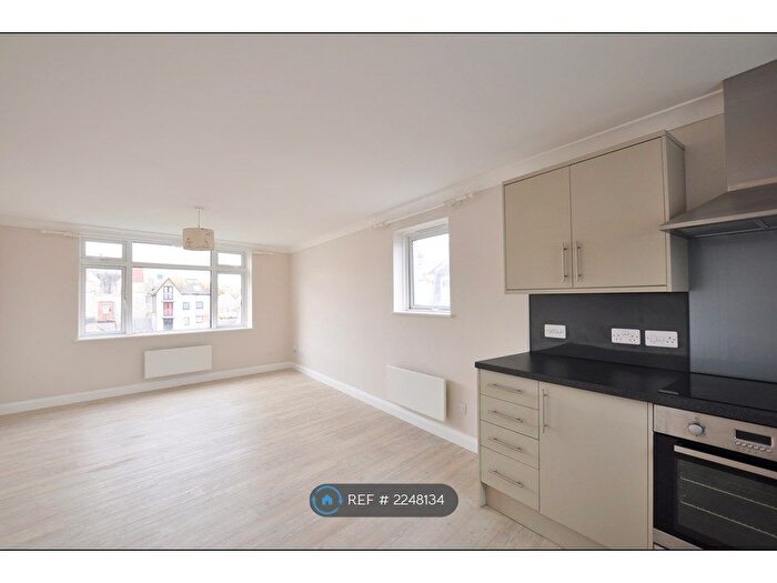1 Bedroom Flat To Rent In New Street, Plymouth, PL1