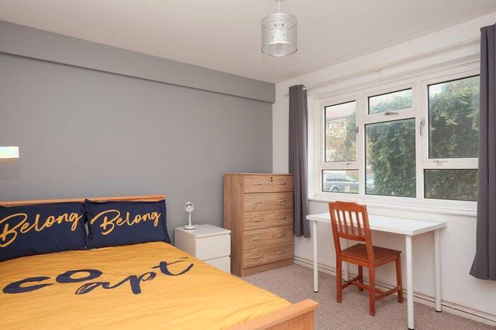 2 Bedroom Flat To Rent In Selsfield Drive, Brighton, BN2