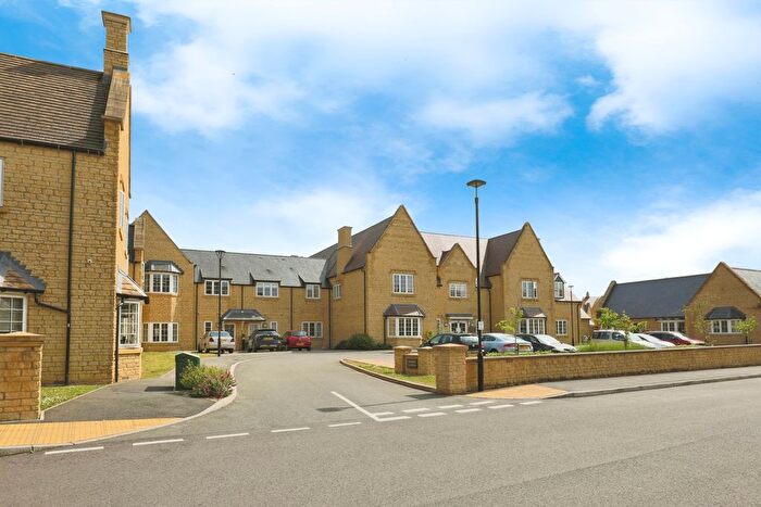2 Bedroom Flat For Sale In Sargent Square, Broadway, Worcestershire, WR12