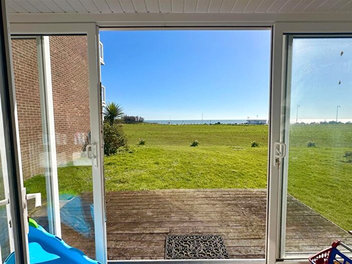 2 Bedroom Flat For Sale In Sutton Place, Bexhill-On-Sea, TN40