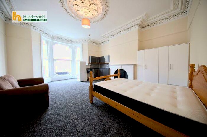 1 Bedroom House Of Multiple Occupation To Rent In Flat Fitzwilliam Street, Huddersfield, HD1