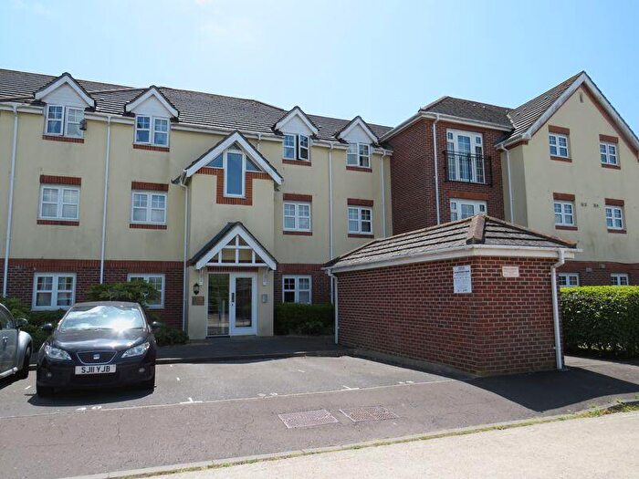 2 Bedroom Flat To Rent In Bewick Gardens, Chichester, PO19