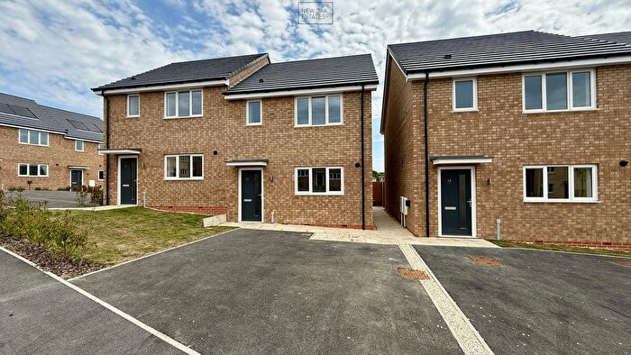 3 Bedroom Semi-Detached House To Rent In Beeley Close, North Wingfield, S42