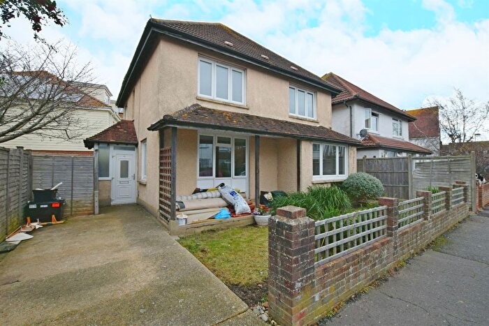 4 Bedroom Detached House To Rent In Burnham Avenue, Bognor Regis, West Sussex, PO21