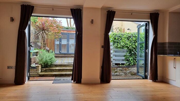 3 Bedroom Cottage For Sale In Tanners Hill, London, SE8