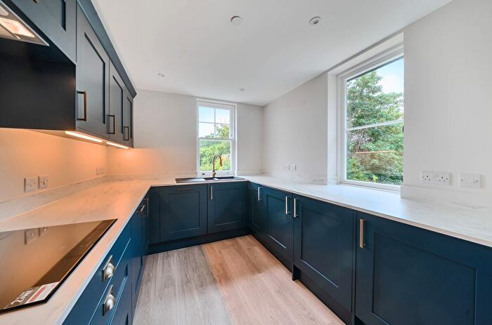 2 Bedroom Flat For Sale In Pikes Hill, Lyndhurst, SO43