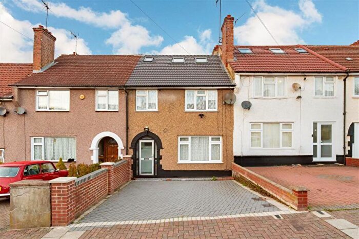 4 Bedroom Terraced House For Sale In Ballards Road, Cricklewood, NW2