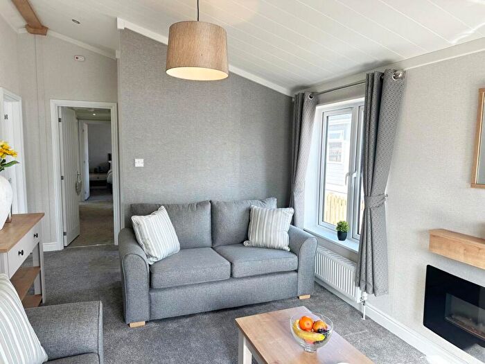 2 Bedroom Park Home For Sale In Mildenhall, Bury St Edmunds, IP28