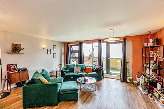 2 Bedroom Flat For Sale In Deanery Road, Bristol, BS1