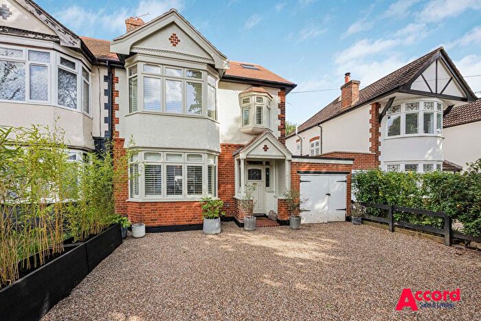 4 Bedroom Semi-Detached House For Sale In Sycamore Avenue, Upminster, RM14
