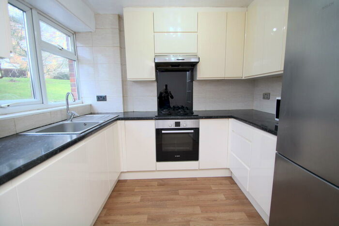 4 Bedroom Town House To Rent In Chichele Gardens, Croydon, CR0