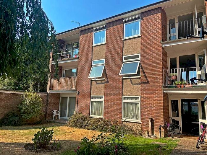 2 Bedroom Flat To Rent In Cressington Place, Bourne End, SL8